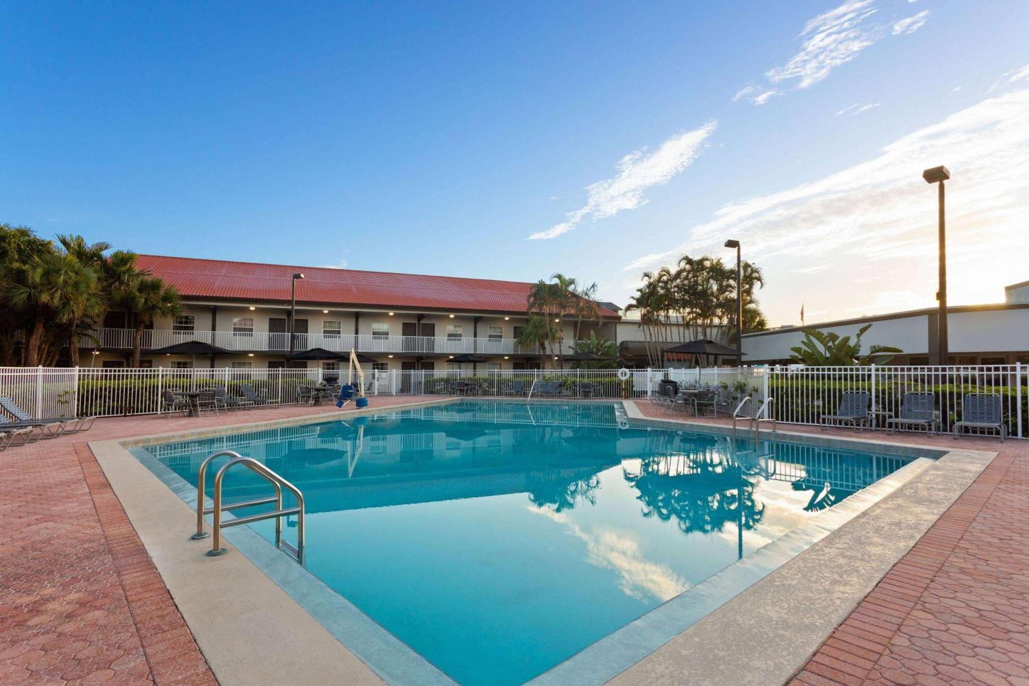 La Quinta Inn By Wyndham Cocoa Beach-Port Canaveral Εξωτερικό φωτογραφία