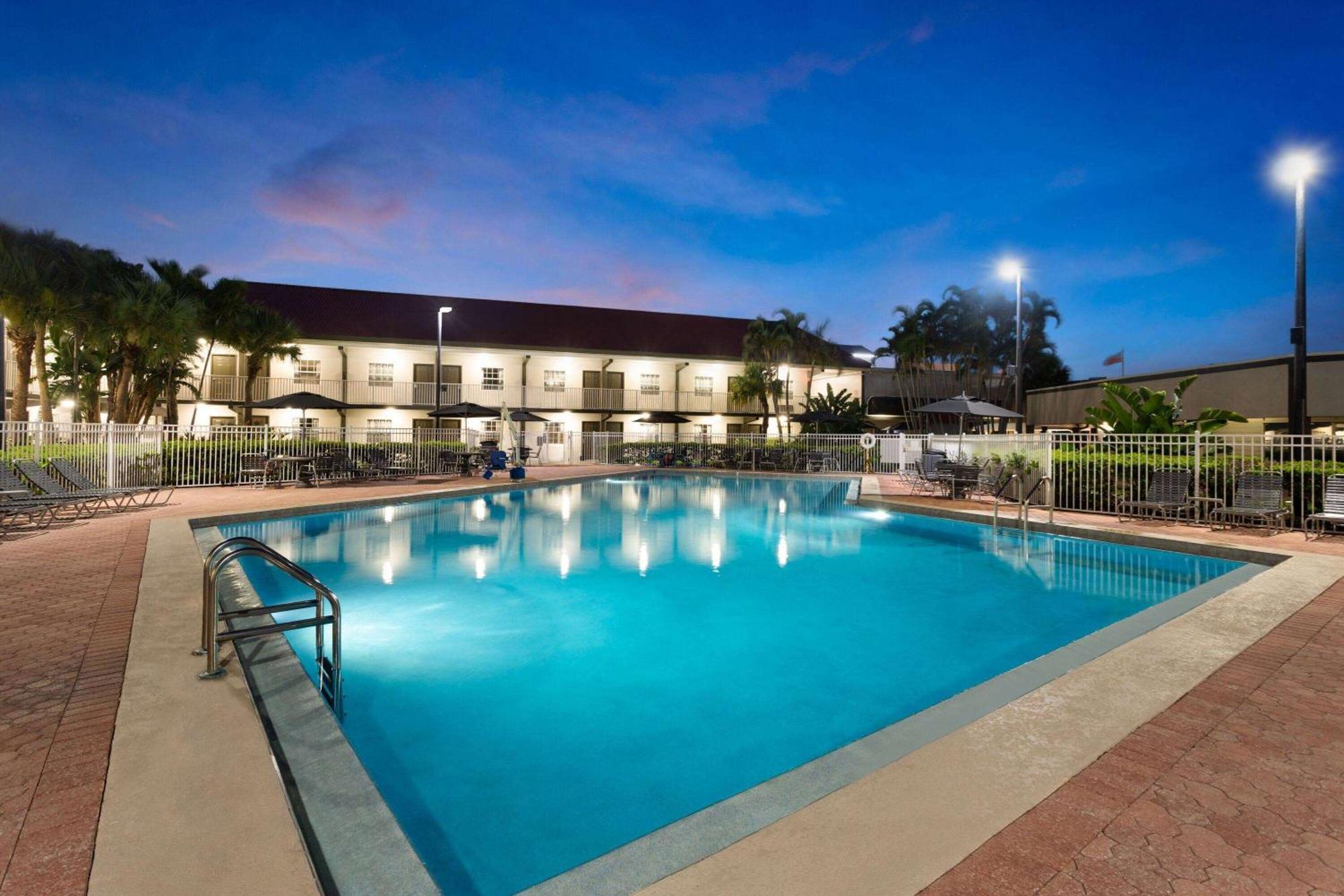 La Quinta Inn By Wyndham Cocoa Beach-Port Canaveral Εξωτερικό φωτογραφία